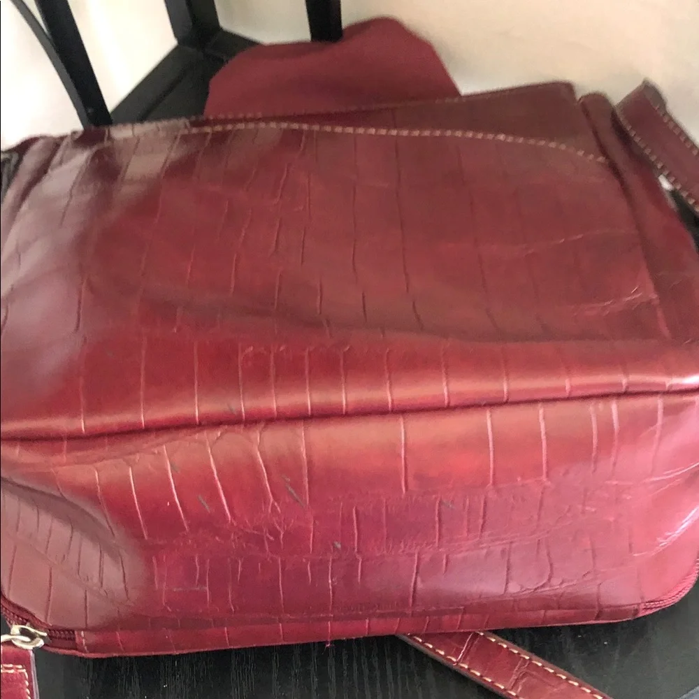 Relic fall Burgundy Croc-Embossed Crossbody Bag